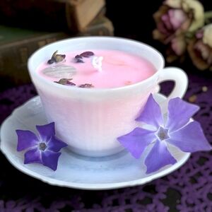 Fleurs de Poivre Noir Teacup Candle